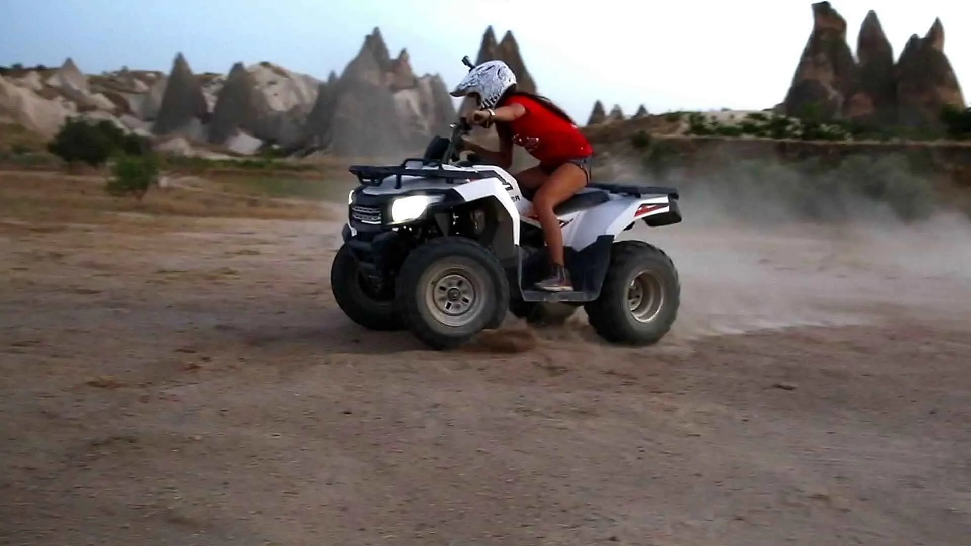 Excursions en quad au coucher du soleil - Photo 1